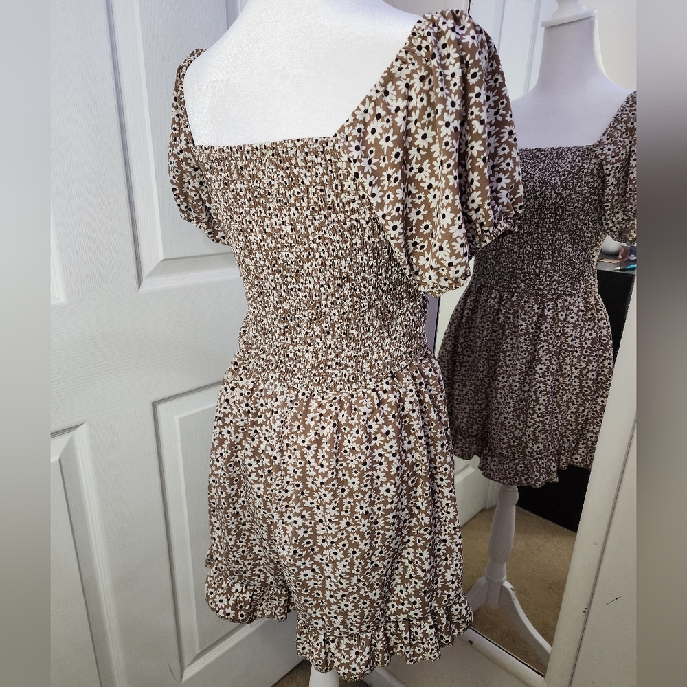 Floral Khaki Brown Romper Size L - Picture 3 of 7